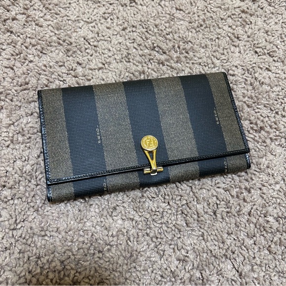 FENDI - Wallet - Picture 1 of 14